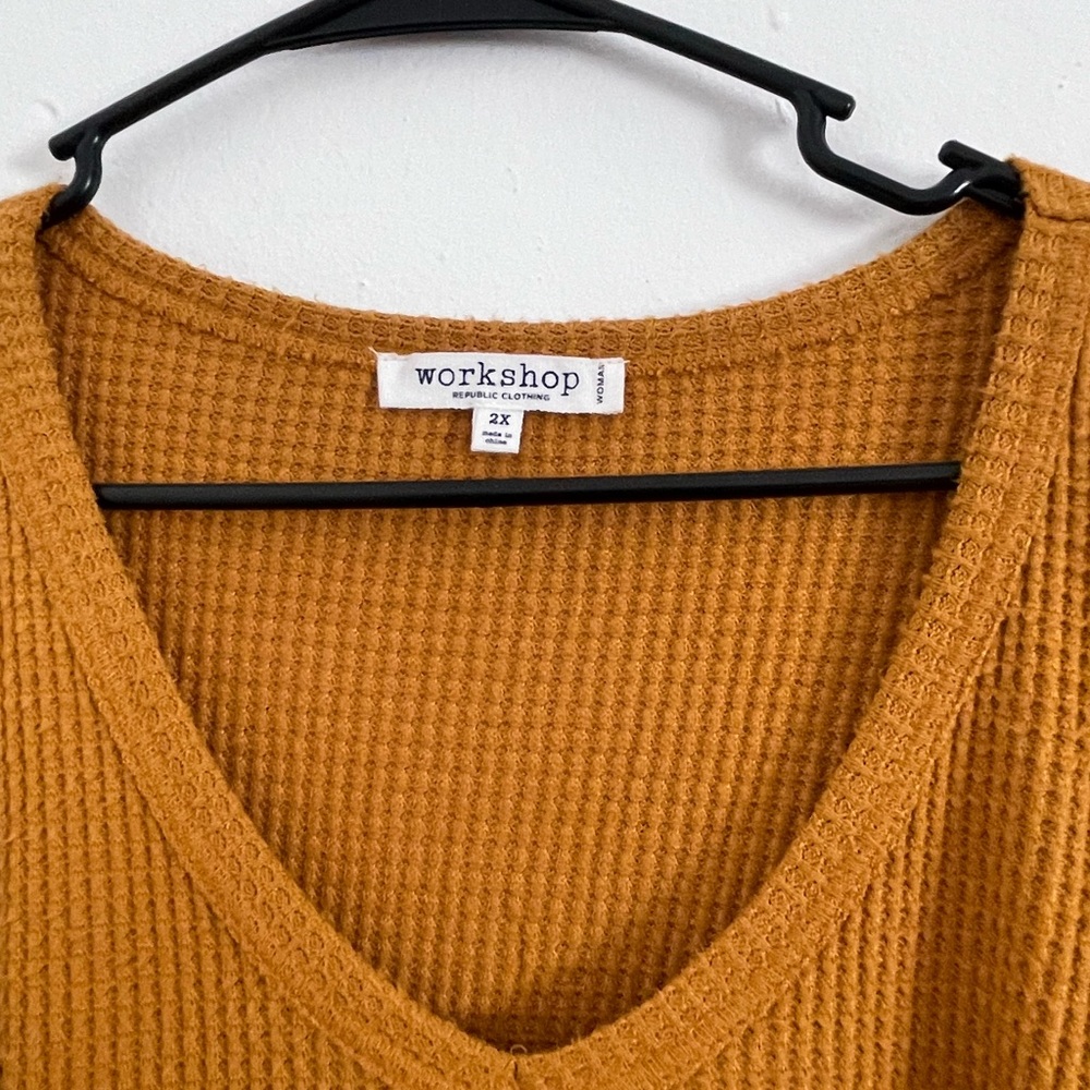 Plus sweater - Picture 3 of 3